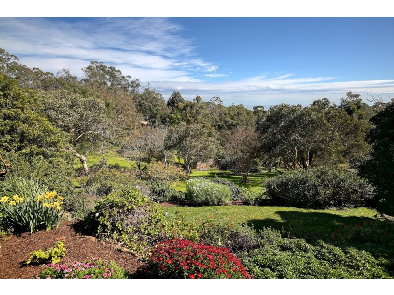 62 Emmett Road, Crafers West SA 5152