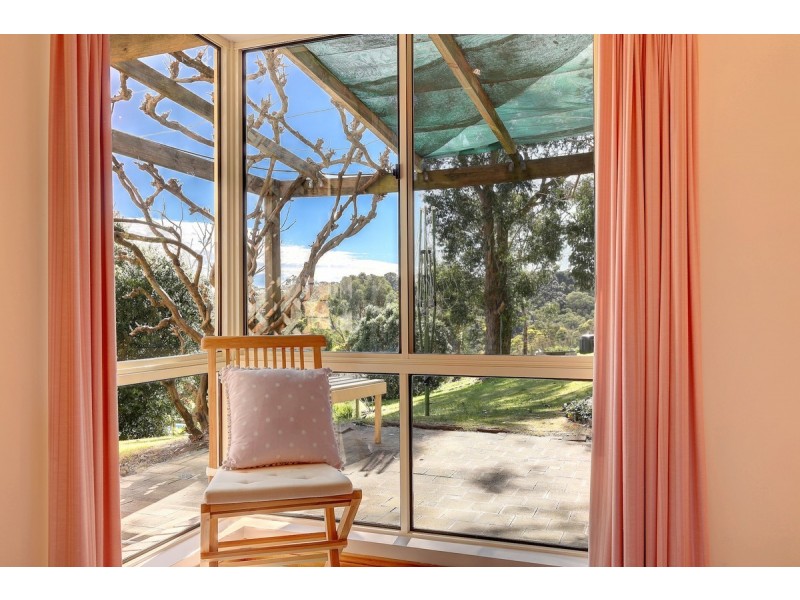 62 Emmett Road, Crafers West SA 5152