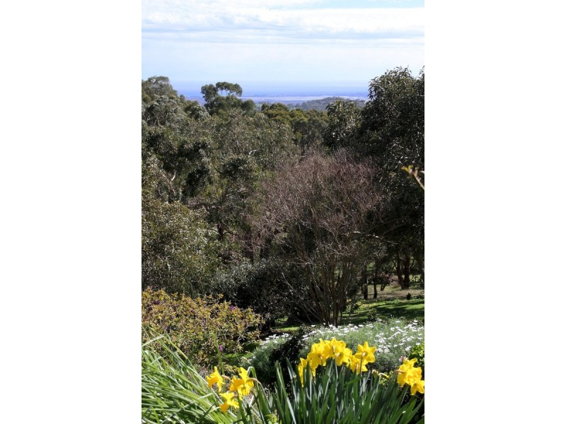 62 Emmett Road, Crafers West SA 5152