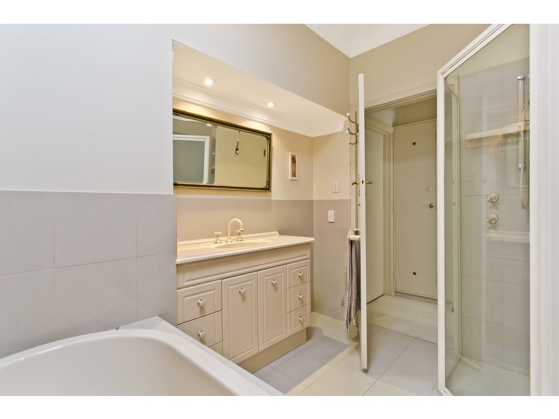 8 Hawthorn Road, Stirling SA 5152