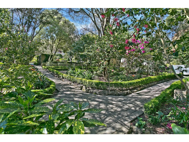 8 Hawthorn Road, Stirling SA 5152