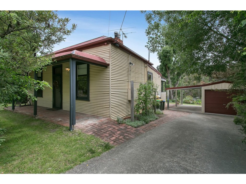 27 Railway Avenue, Bridgewater SA 5155