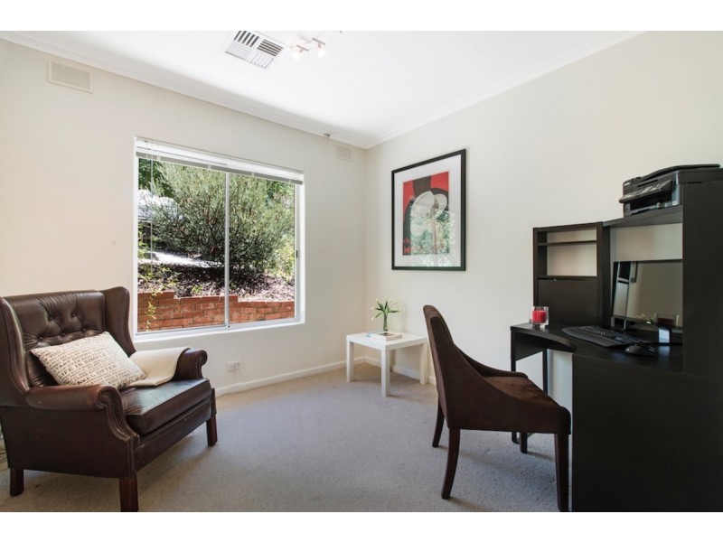 18 Lesley Crescent, Crafers SA 5152