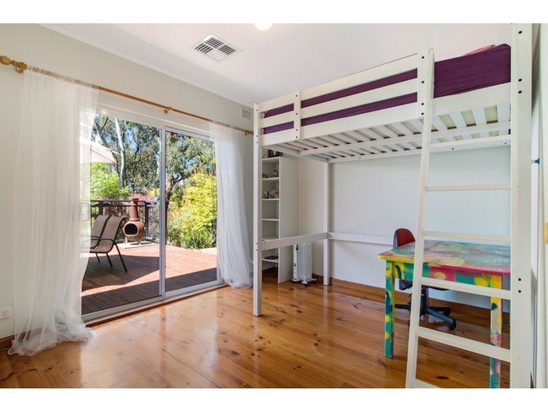 18 Lesley Crescent, Crafers SA 5152