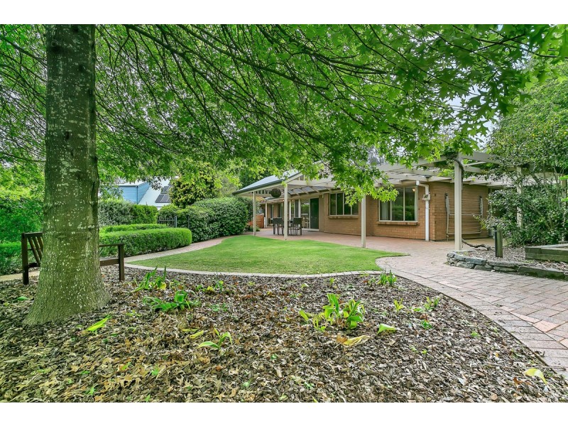 11 Cummins Drive, Summertown SA 5141