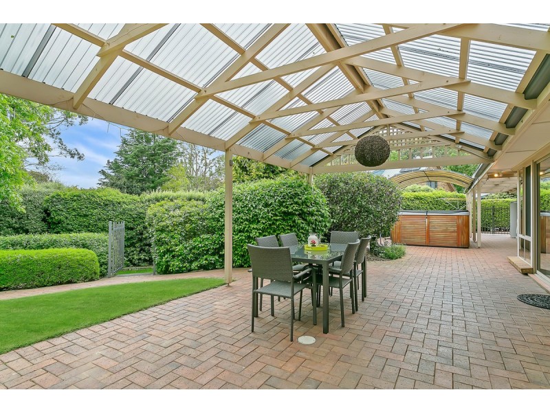 11 Cummins Drive, Summertown SA 5141