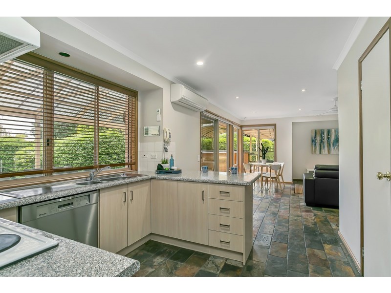 11 Cummins Drive, Summertown SA 5141