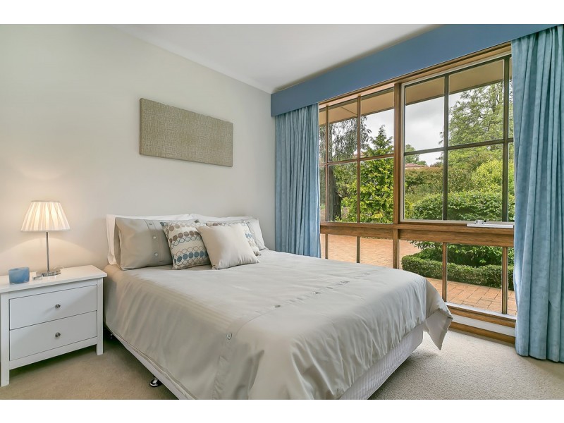 11 Cummins Drive, Summertown SA 5141