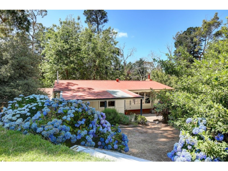 9 White Avenue, Crafers SA 5152