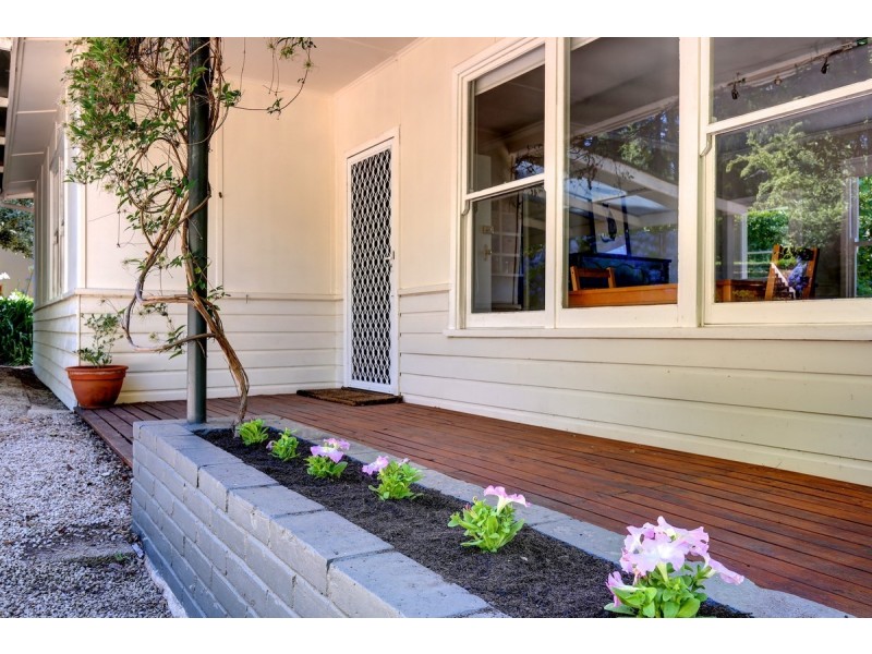 9 White Avenue, Crafers SA 5152