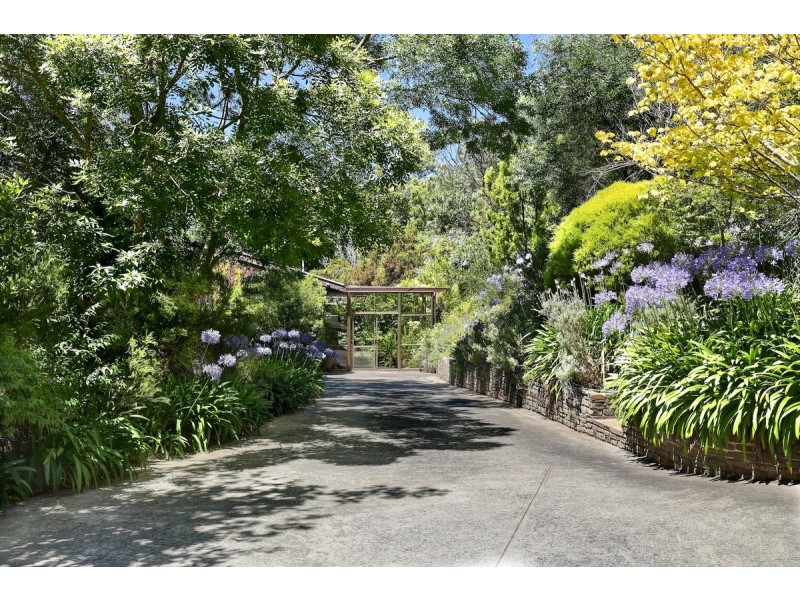 24 Glen Street, Crafers West SA 5152