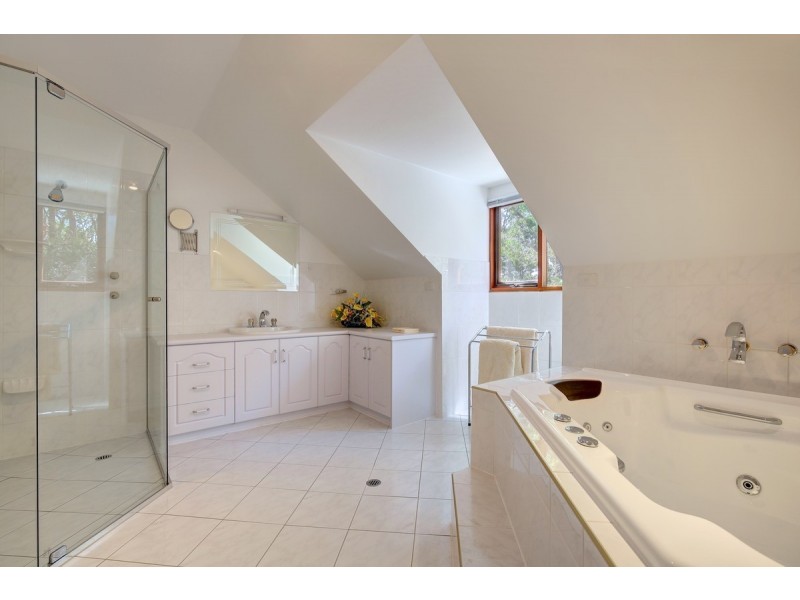 27 Heath Road, Crafers West SA 5152