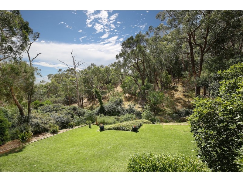 84 Emmett Road, Crafers West SA 5152