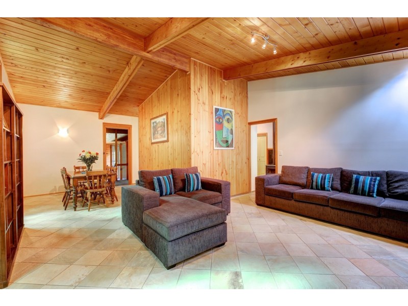 84 Emmett Road, Crafers West SA 5152