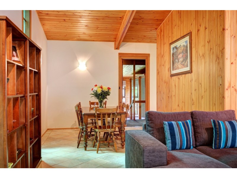84 Emmett Road, Crafers West SA 5152