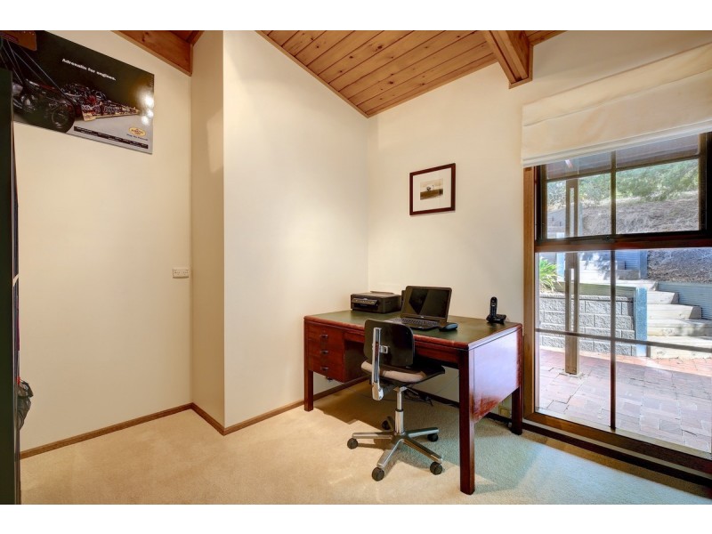 84 Emmett Road, Crafers West SA 5152