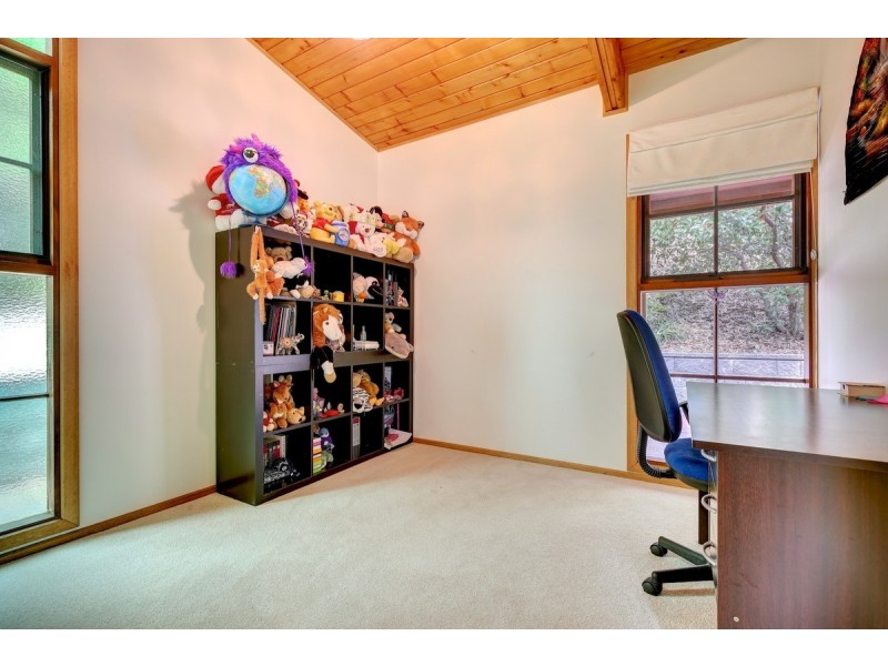 84 Emmett Road, Crafers West SA 5152