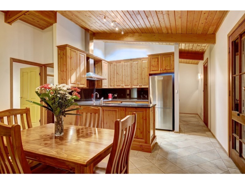 84 Emmett Road, Crafers West SA 5152