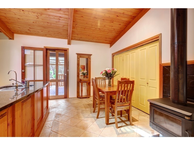 84 Emmett Road, Crafers West SA 5152