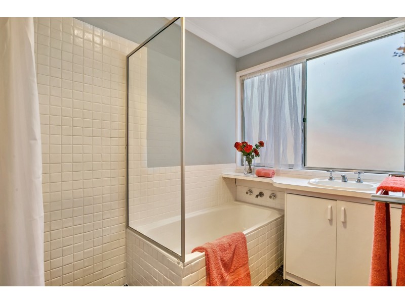 4 Cave Avenue, Bridgewater SA 5155