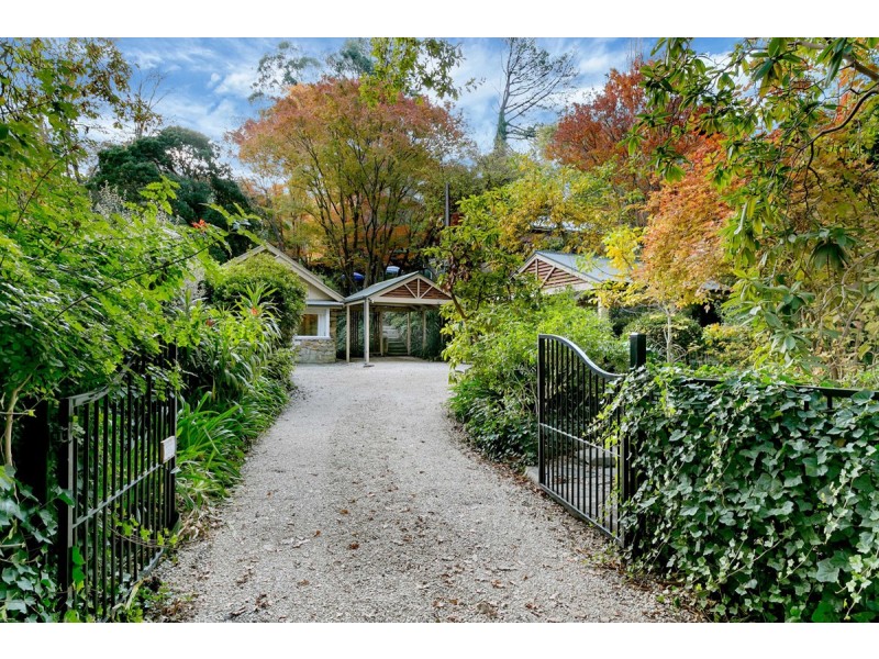 38 Avenue Road, Stirling SA 5152