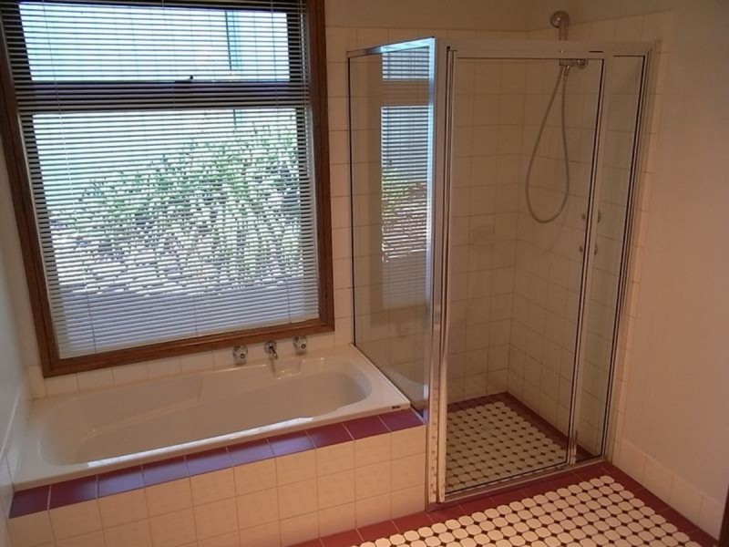 10 Cave Avenue, Bridgewater SA 5155