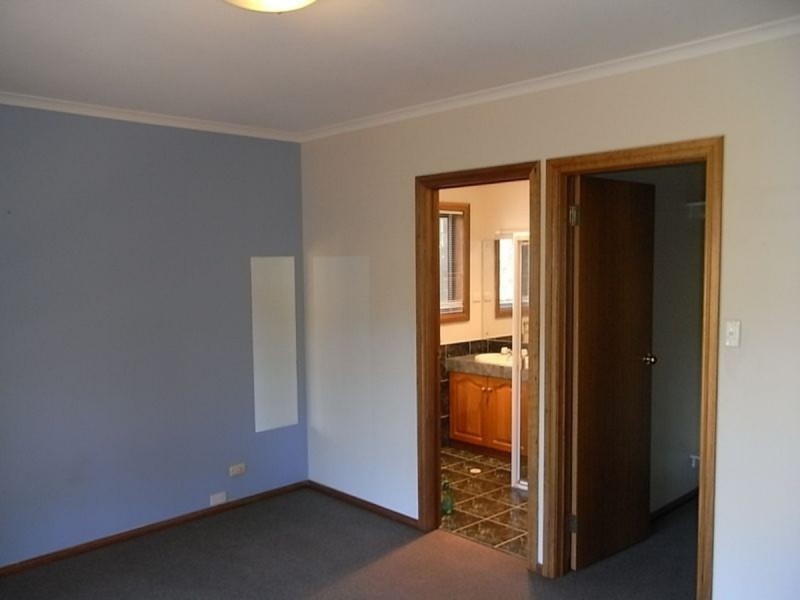 10 Cave Avenue, Bridgewater SA 5155