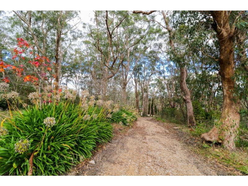 2 Summer Hill Drive, Crafers SA 5152