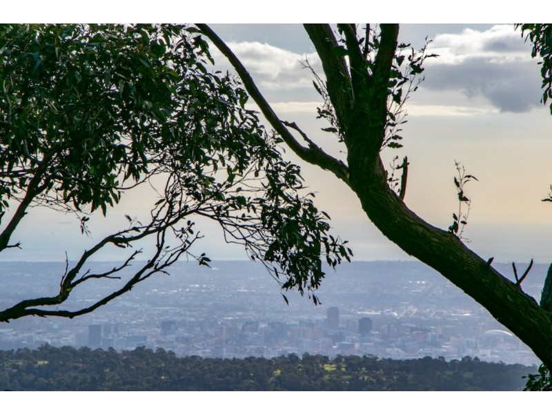 2 Summer Hill Drive, Crafers SA 5152