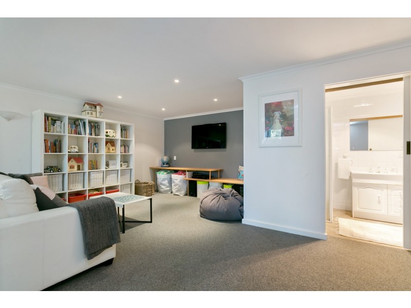 2 Albert Avenue, Crafers West SA 5152