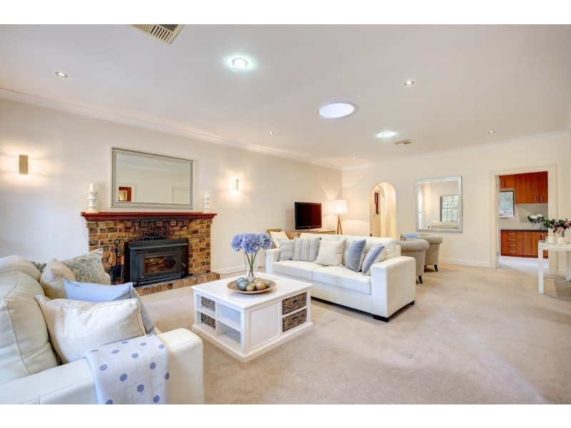 70 Emmett Road, Crafers West SA 5152