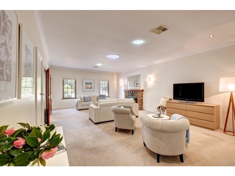 70 Emmett Road, Crafers West SA 5152