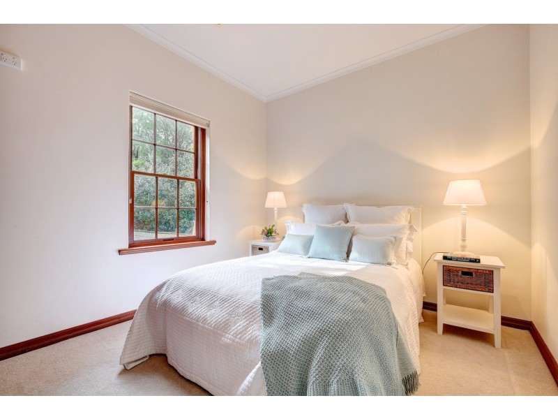 70 Emmett Road, Crafers West SA 5152