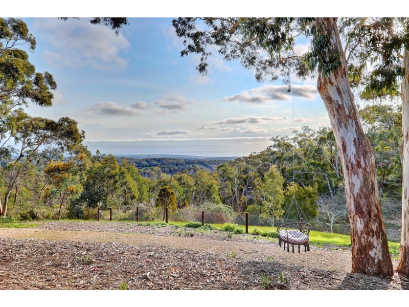 15 Emmett Road, Crafers West SA 5152