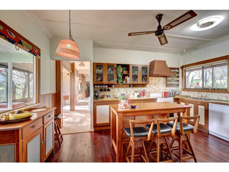 15 Emmett Road, Crafers West SA 5152