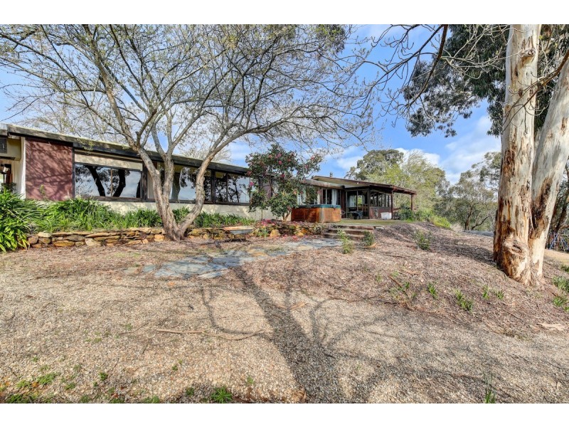 15 Emmett Road, Crafers West SA 5152