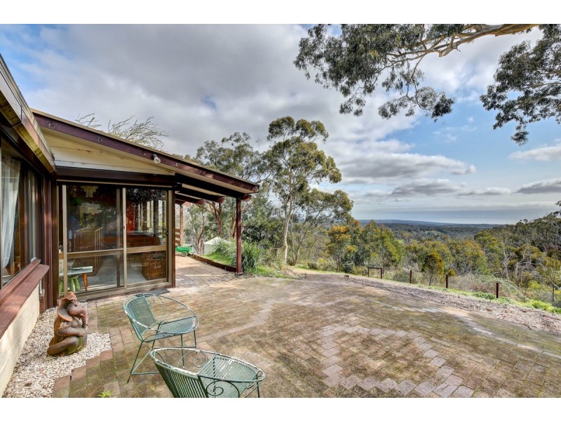 15 Emmett Road, Crafers West SA 5152