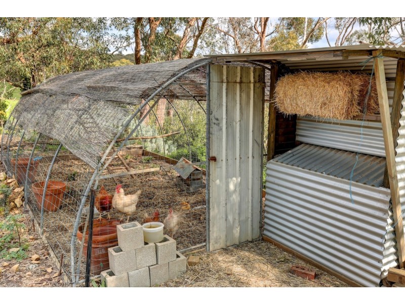 15 Emmett Road, Crafers West SA 5152