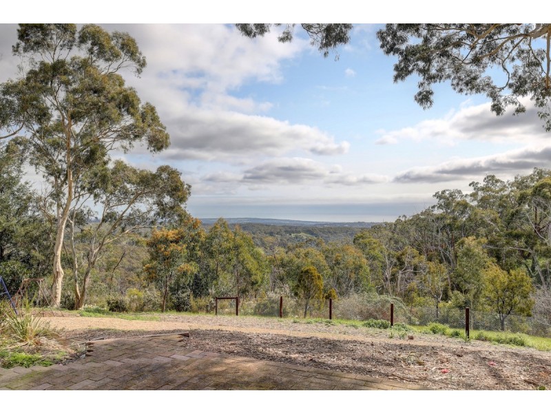 15 Emmett Road, Crafers West SA 5152