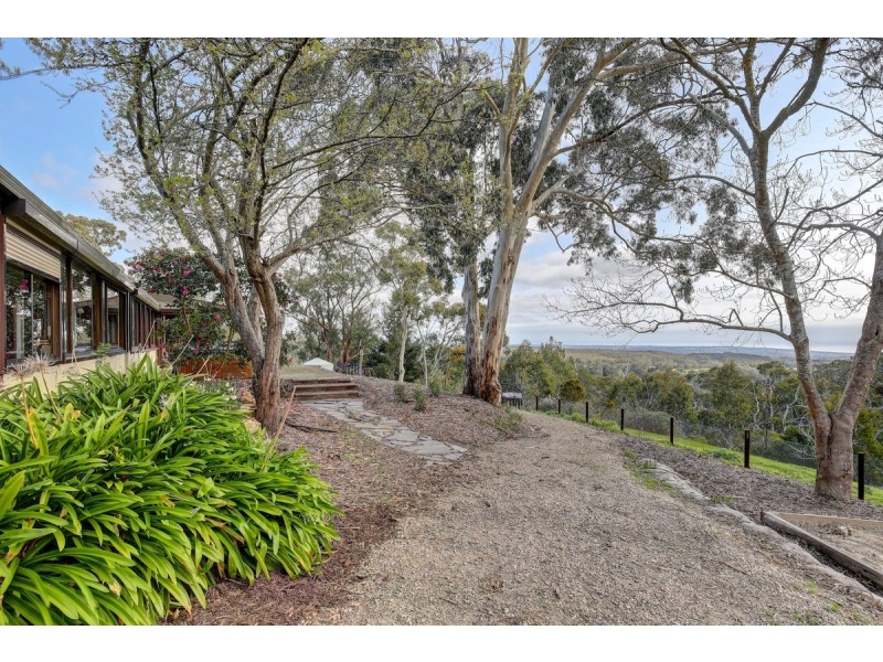 15 Emmett Road, Crafers West SA 5152