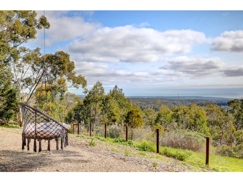 15 Emmett Road, Crafers West SA 5152