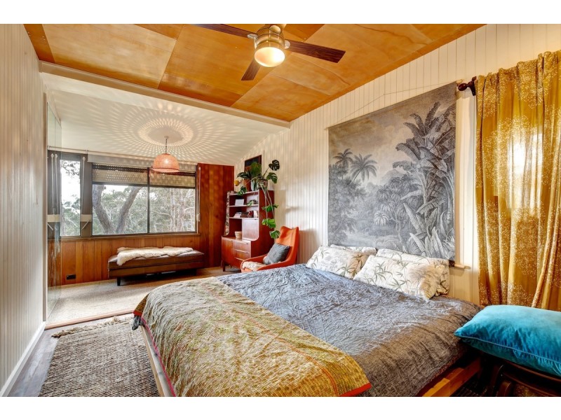 15 Emmett Road, Crafers West SA 5152