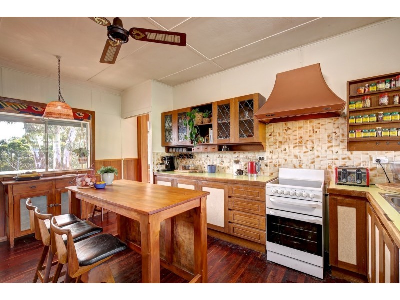 15 Emmett Road, Crafers West SA 5152