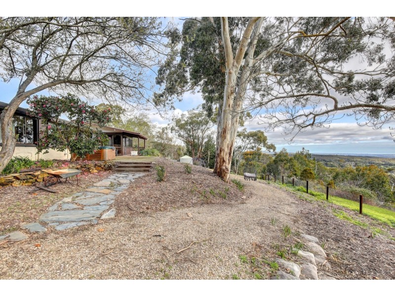 15 Emmett Road, Crafers West SA 5152