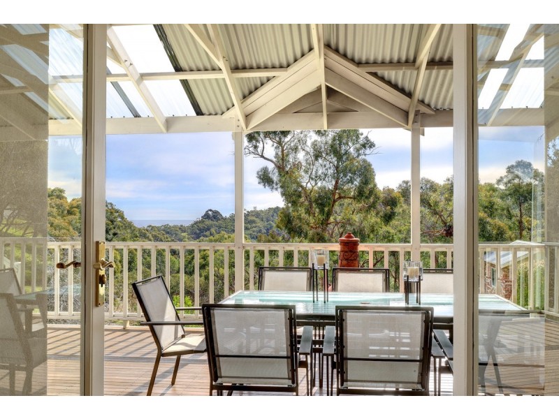 64 Emmett Road, Crafers West SA 5152