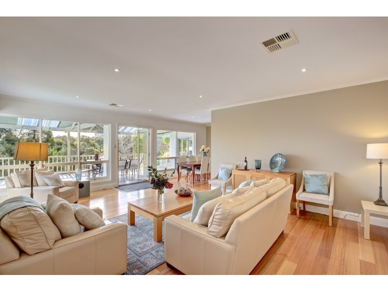 64 Emmett Road, Crafers West SA 5152