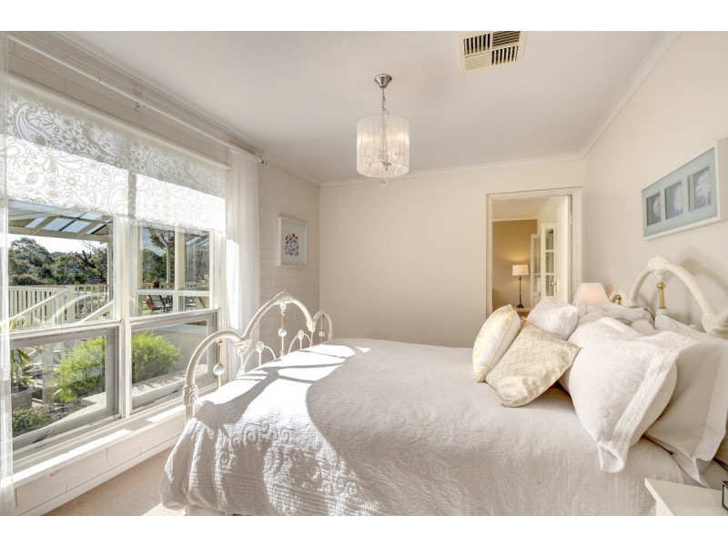 64 Emmett Road, Crafers West SA 5152