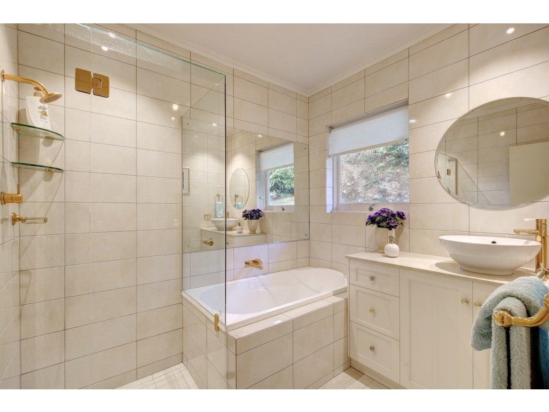 64 Emmett Road, Crafers West SA 5152