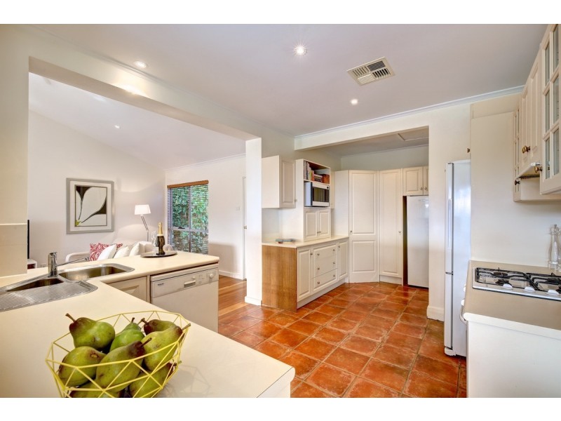 64 Emmett Road, Crafers West SA 5152