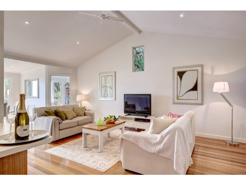 64 Emmett Road, Crafers West SA 5152